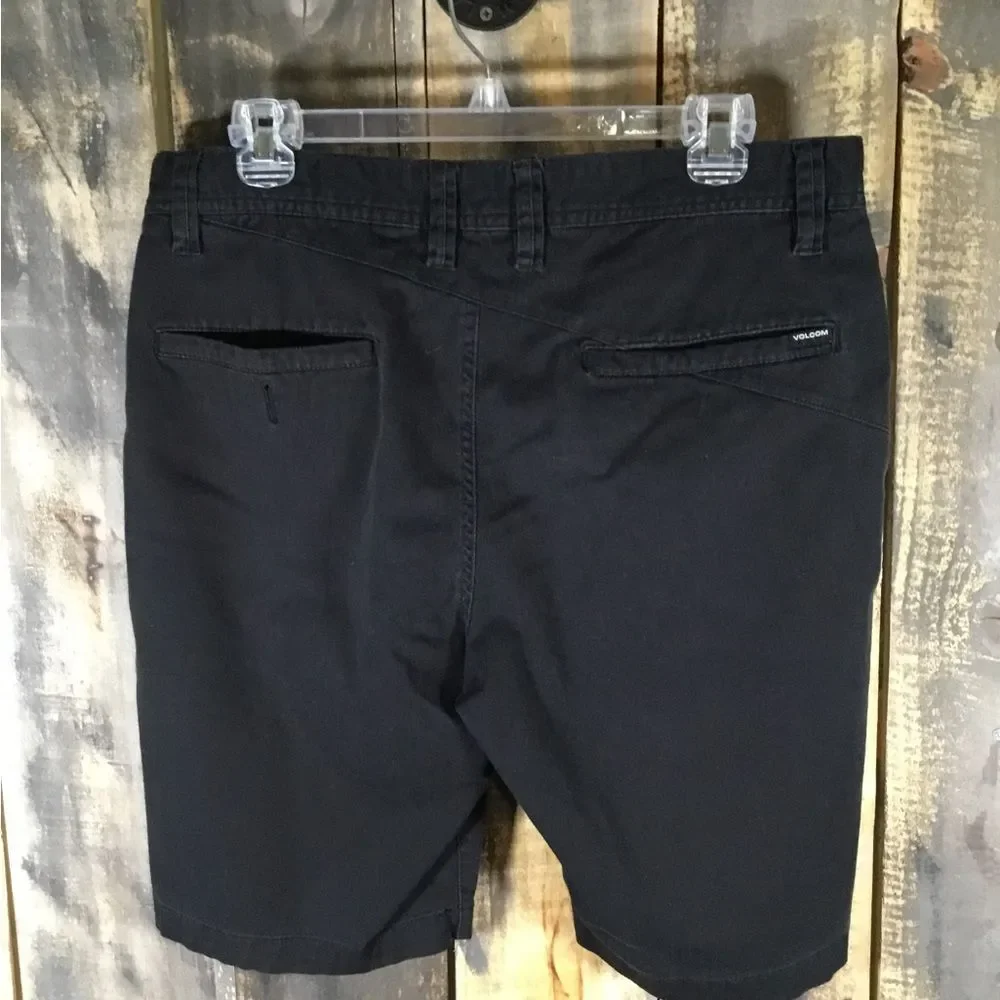 Volcom black casual shorts men’s waist size 32